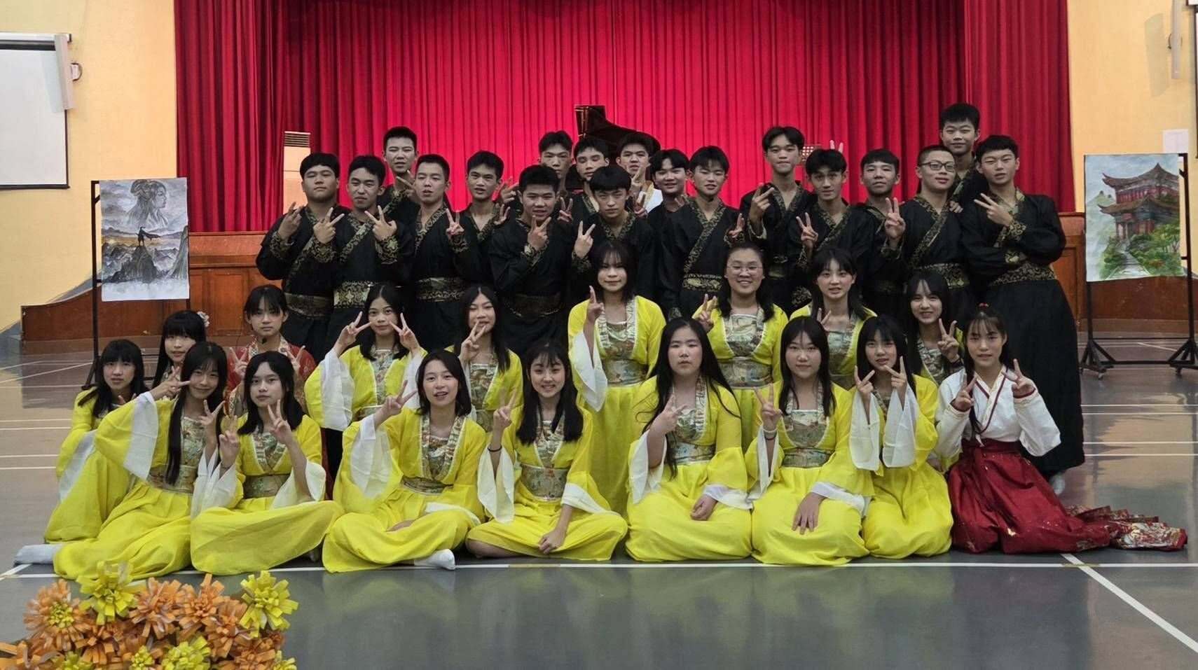 狂賀！本校高中102班參加第12屆全國中等學校[古詩詞曲文吟唱]比賽，獲團體組第一名 圖片